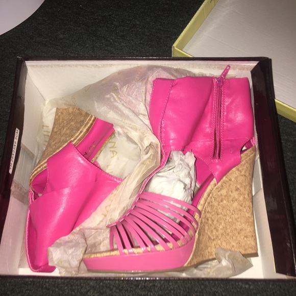 Shoe - Picture 9 of 16